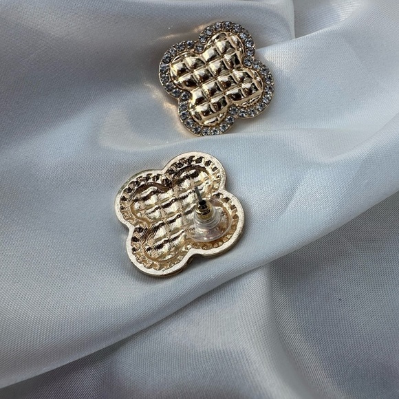 Stillness Gold Women's Earrings - Picture 4 of 5